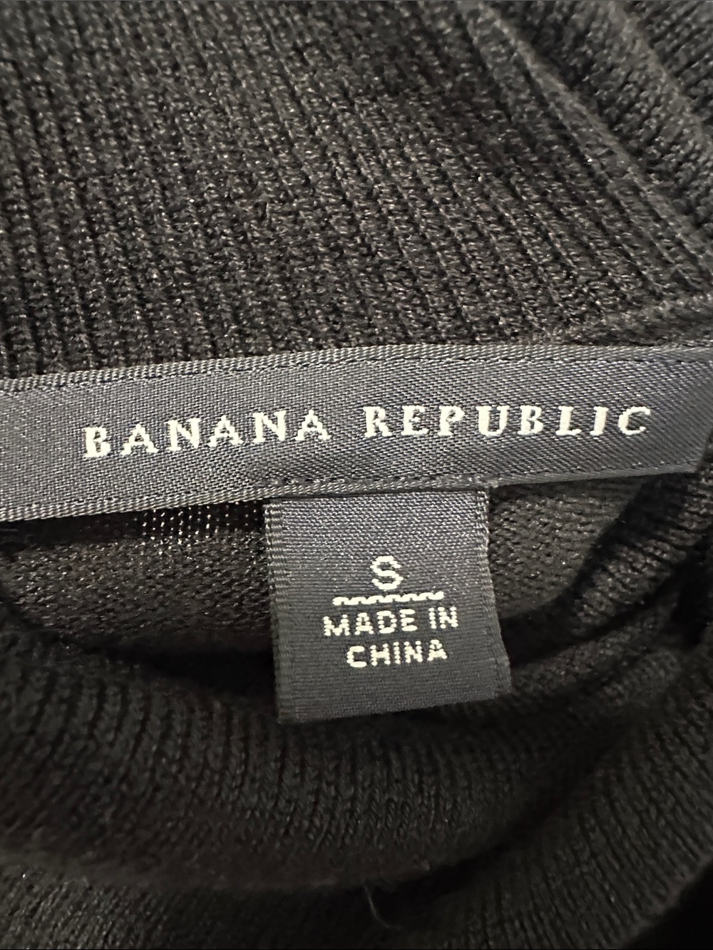 🌴 Banana Republic Silk Blend Turtleneck Lightweight Sweater - Picture 3 of 4